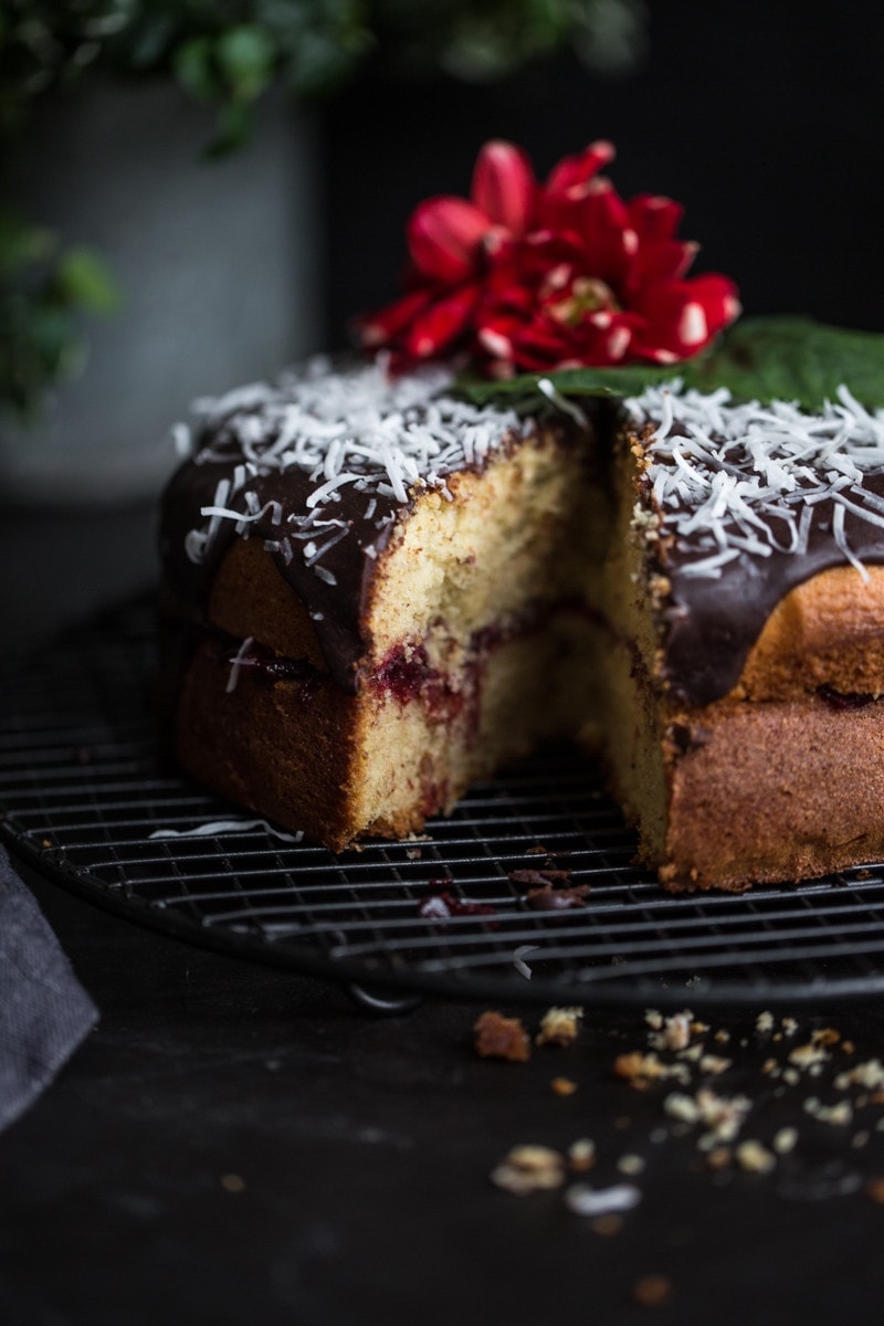 https://www.cookrepublic.com/wp-content/uploads/2015/10/lamington_cake6.jpg